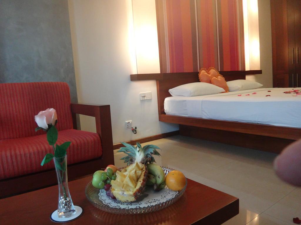 Hotel Topaz Κάντι Εξωτερικό φωτογραφία