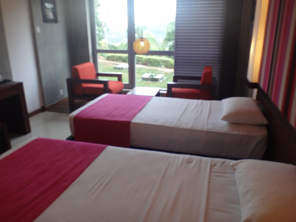 Hotel Topaz Κάντι Εξωτερικό φωτογραφία