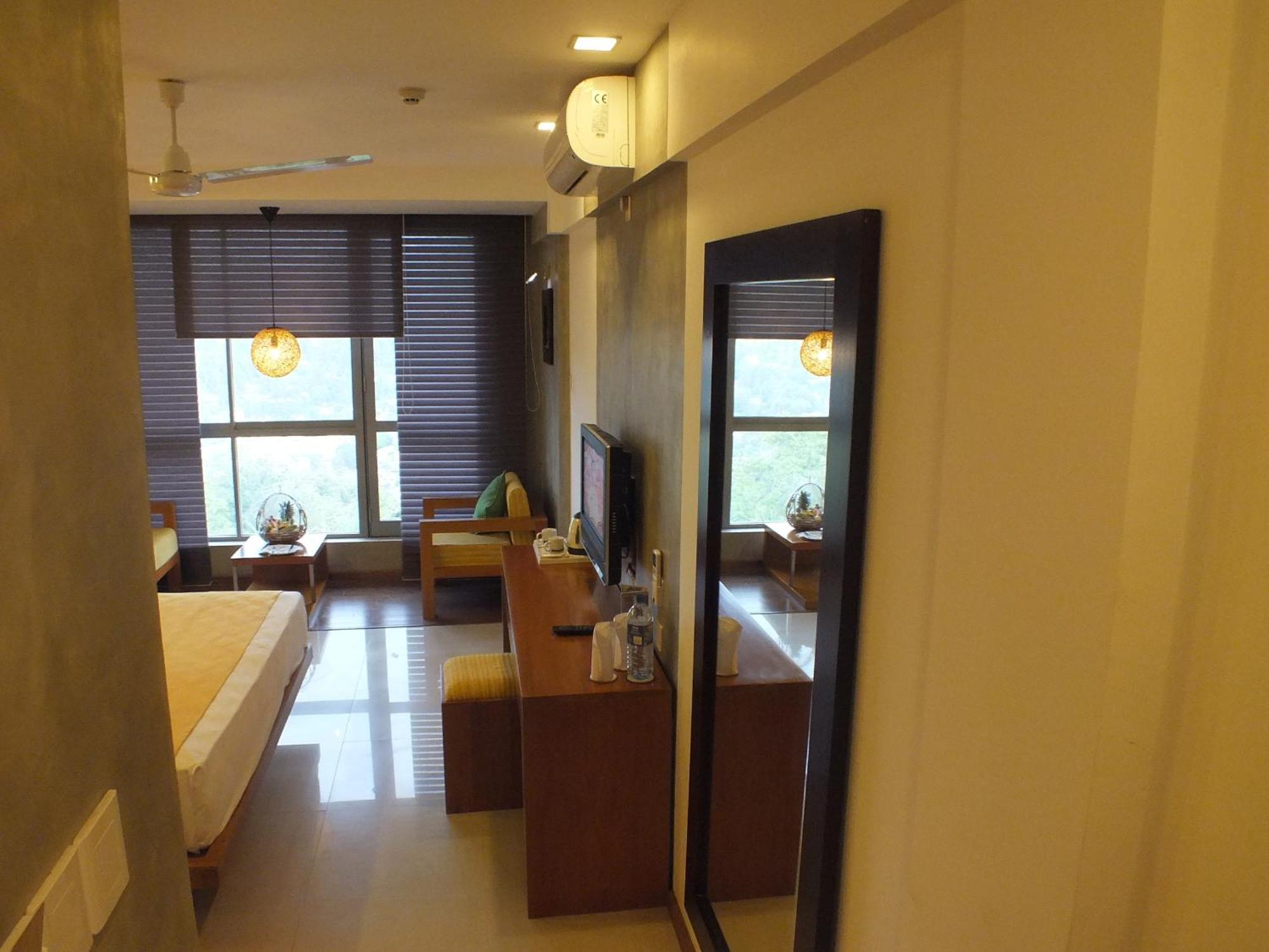 Hotel Topaz Κάντι Εξωτερικό φωτογραφία