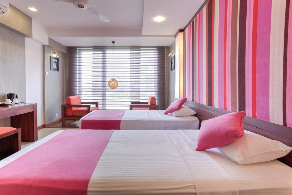 Hotel Topaz Κάντι Εξωτερικό φωτογραφία