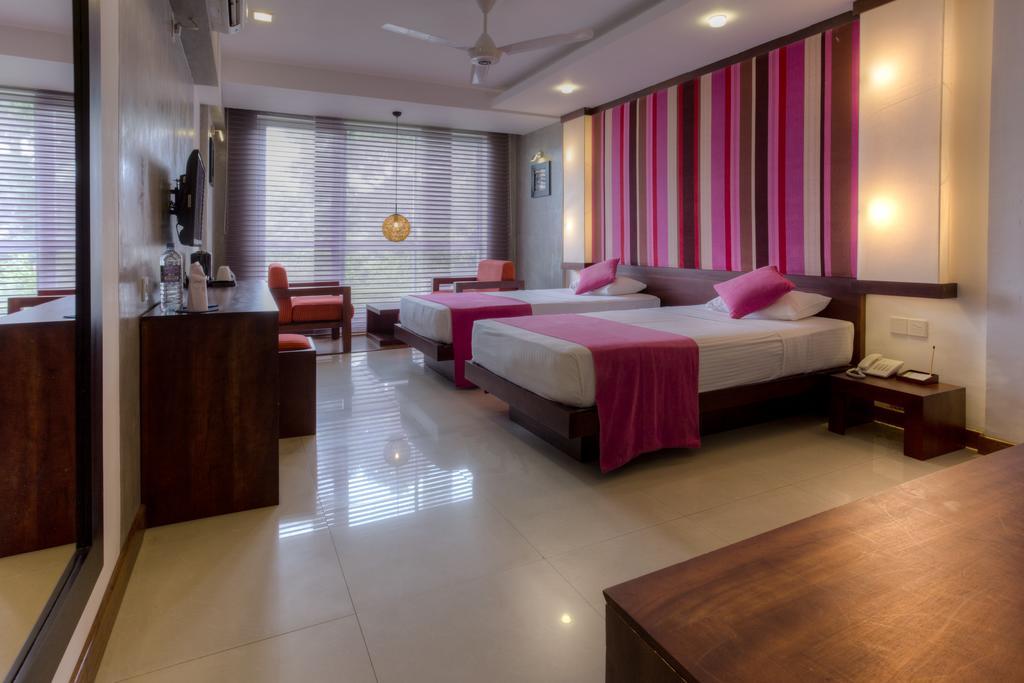 Hotel Topaz Κάντι Εξωτερικό φωτογραφία