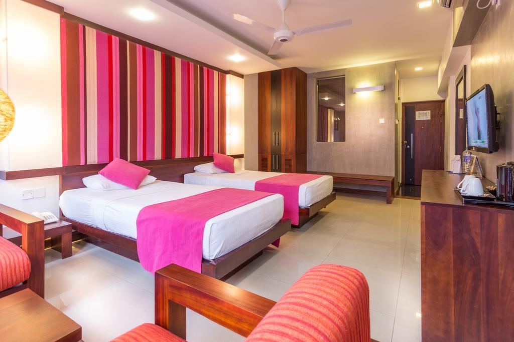 Hotel Topaz Κάντι Εξωτερικό φωτογραφία