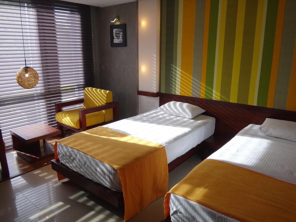 Hotel Topaz Κάντι Εξωτερικό φωτογραφία