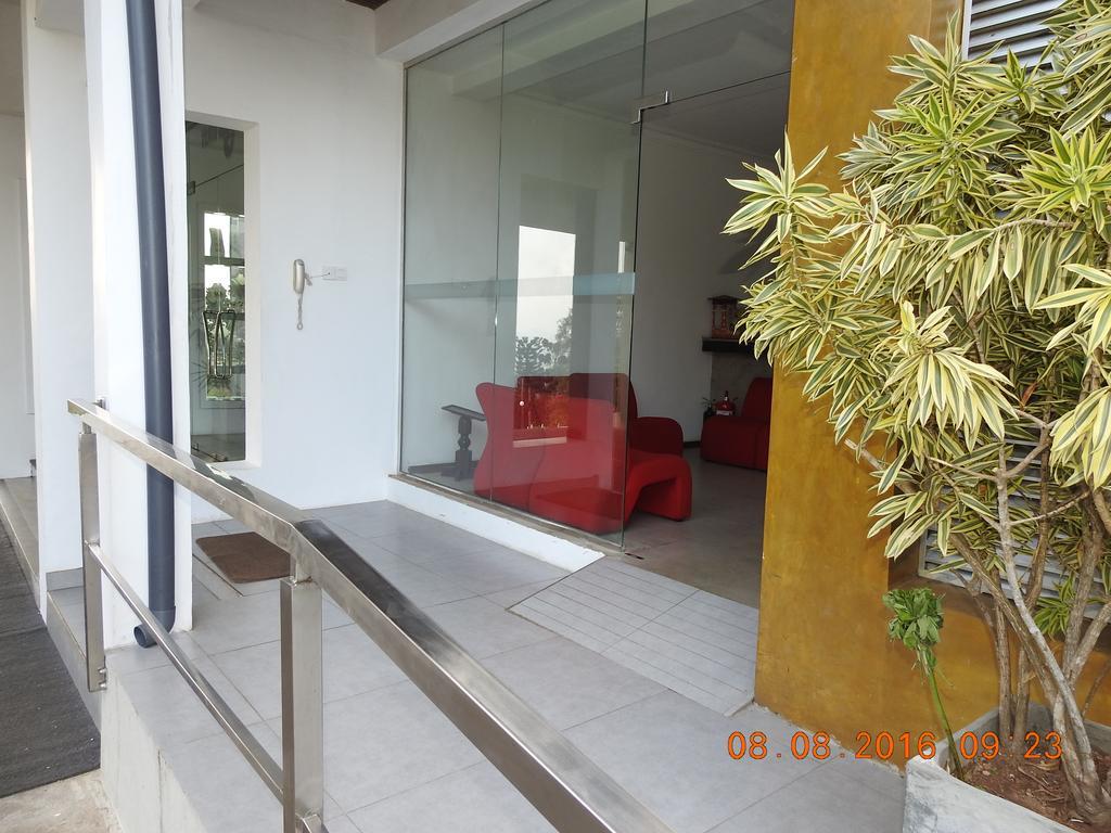 Hotel Topaz Κάντι Εξωτερικό φωτογραφία