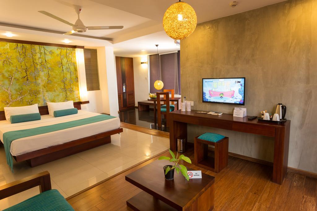 Hotel Topaz Κάντι Εξωτερικό φωτογραφία