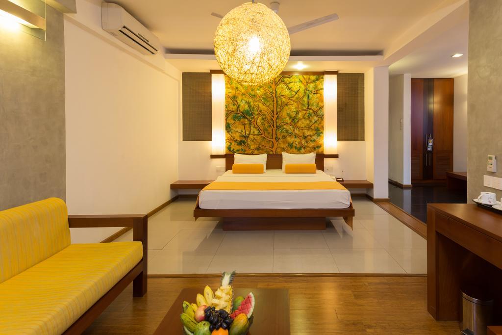 Hotel Topaz Κάντι Εξωτερικό φωτογραφία