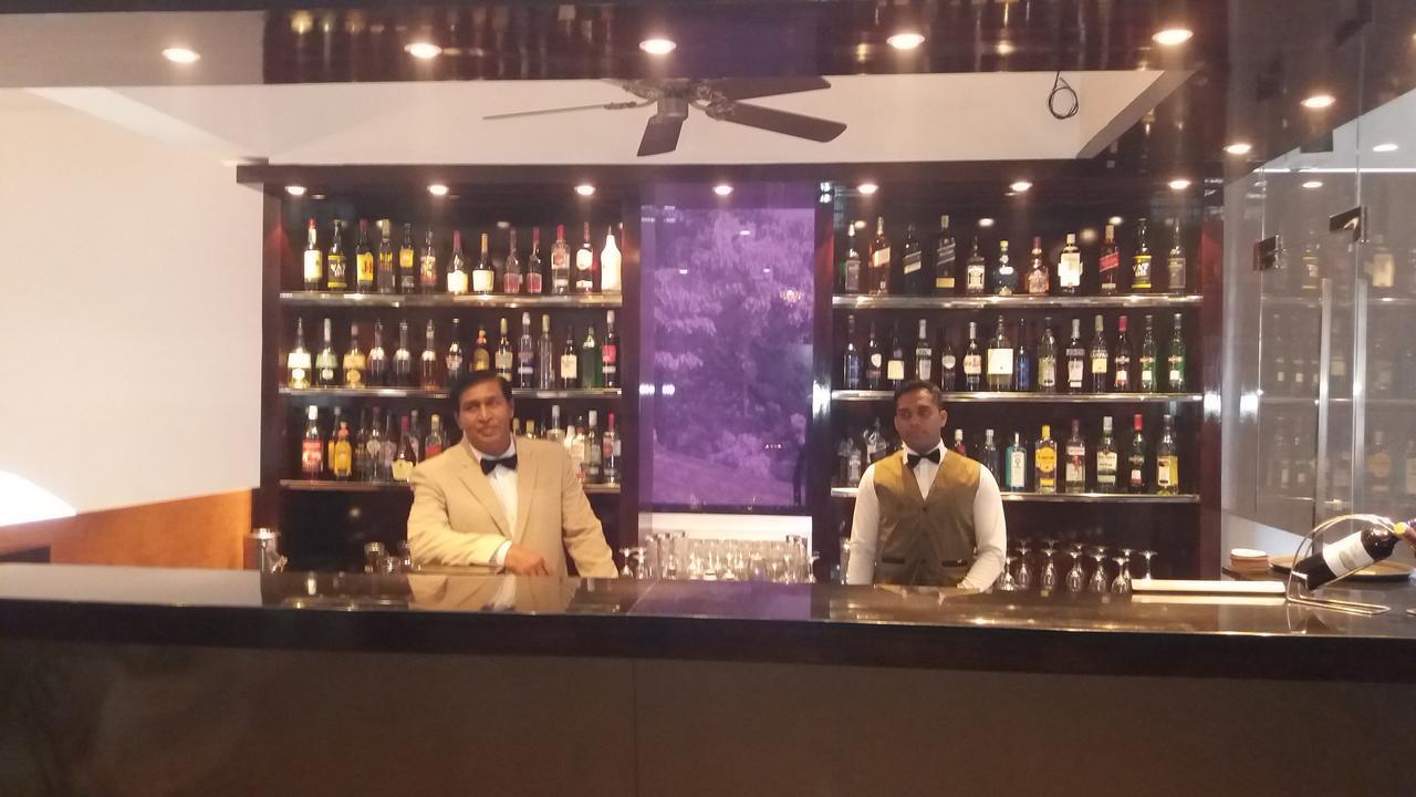 Hotel Topaz Κάντι Εξωτερικό φωτογραφία