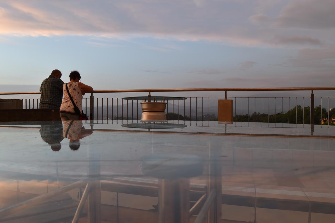 Hotel Topaz Κάντι Εξωτερικό φωτογραφία