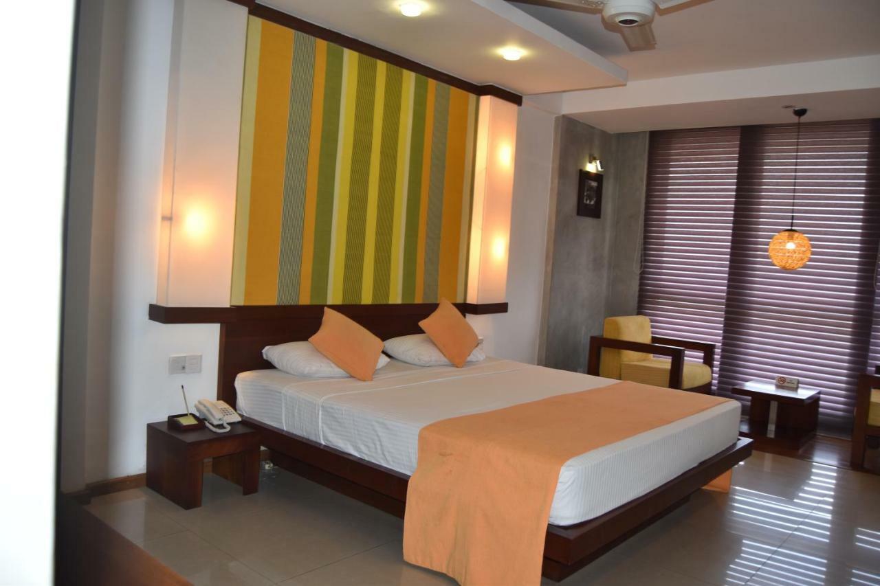 Hotel Topaz Κάντι Εξωτερικό φωτογραφία